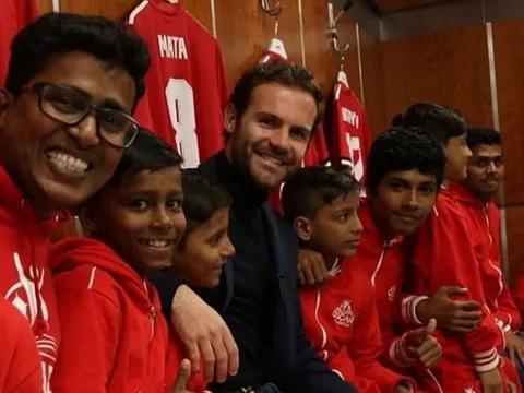 Juan Mata tích cực làm từ thiện trước trận đại chiến