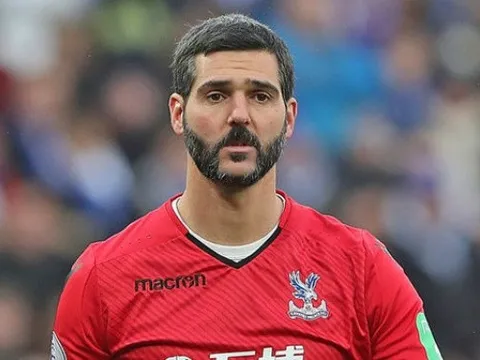 'Cậu ta đã tặng cho Liverpool 2 bàn thắng'