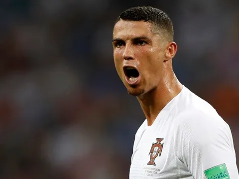 Giữa tâm bão scandal, Ronaldo la hét ầm ĩ trên sân tập Juventus