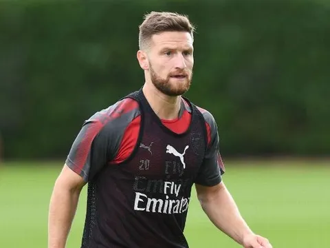 Juventus nhập cuộc, Arsenal nâng giá Mustafi