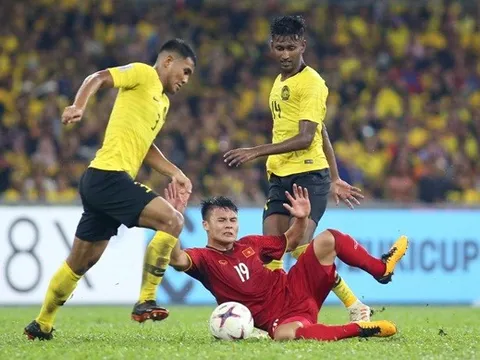 CĐV Malaysia tố ĐT Việt Nam đá “kung-fu” tại Bukit Jalil