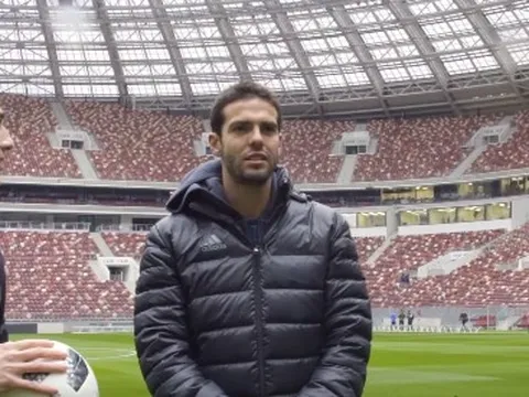 Kaka khổ sở khi đối mặt với thử thách sút trúng xà