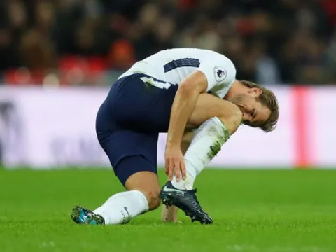 Kane nén đau để cán mốc 100, nhưng Tottenham vẫn không vui