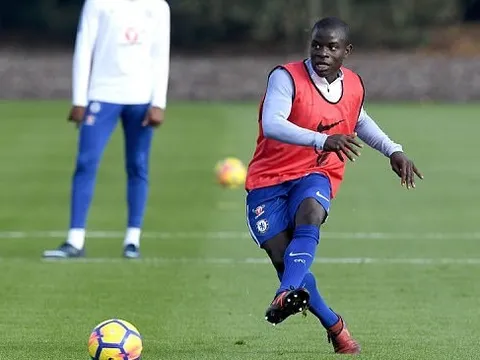 Kante và dàn sao Chelsea tập bắn phá chờ sút tung lưới Man Utd