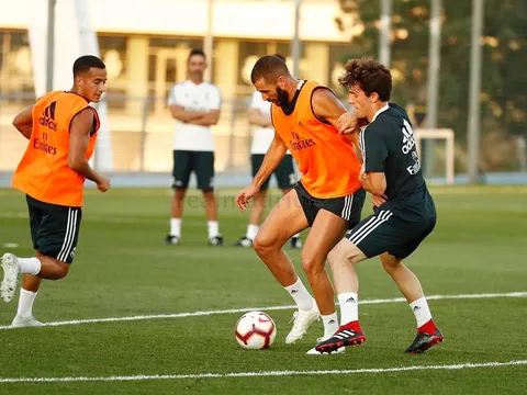 Karim Benzema đã vơi đi nỗi buồn tuyển Pháp