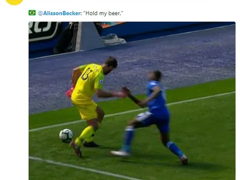 'Karius đang cười với trò hề của Alisson'