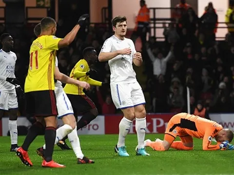 Kasper Schmeichel "khóc rống" trước bi kịch của đội nhà