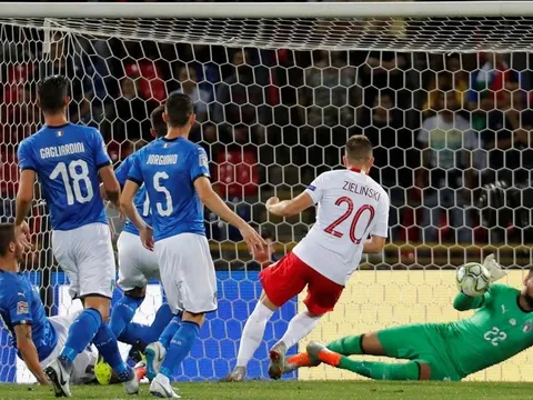 Kẻ 3 lần sút tung lưới "Buffon đệ nhị" trong chưa đầy 1 tháng là ai?