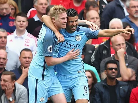 Kevin De Bruyne làm câm lặng sân Old Trafford mùa trước