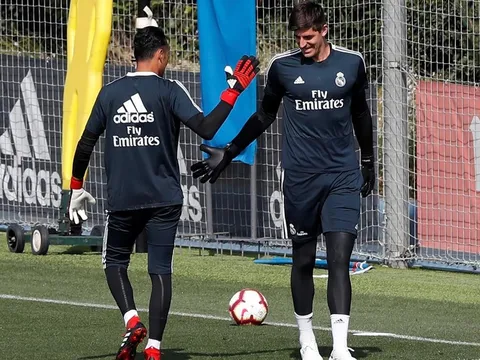 Thibaut Courtois: "Tôi chẳng có vấn đề gì với Keylor Navas cả"