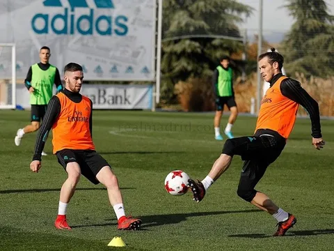 Khi các sao của Real Madrid, Man Utd, Dortmund bước vào thử thách đá chạm xà