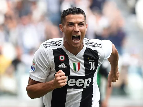 Khi Cristiano Ronaldo trở thành 'con rối' trong cuộc chiến thị trường