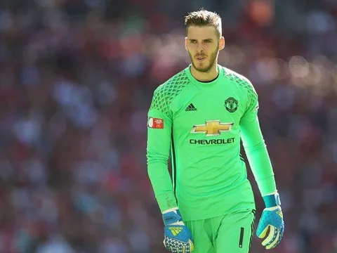 Khi De Gea trổ tài sút phạt