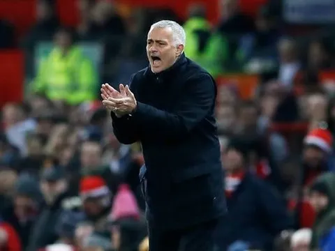 Khi Mourinho bất đắc dĩ trở thành "Gã thợ hàn" tại Man Utd