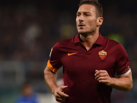 Khoảnh khắc AS Roma tri ân Francesco Totti đầy xúc động
