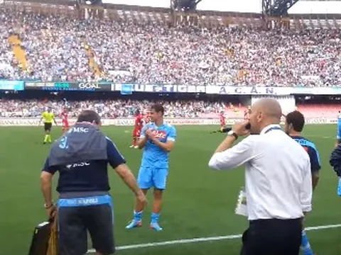 Khoảnh khắc bùng nổ tại San Paolo sau khi Hamsik phá kỷ lục của Maradona