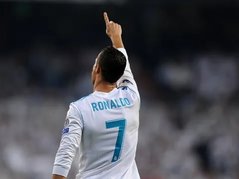 Khoảnh khắc Cristiano Ronaldo nhận Quả bóng vàng thứ 5