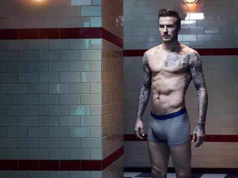 Khoảnh khắc David Beckham đốn tim chị em phụ nữ