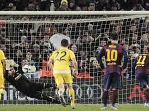 Khoảnh khắc Messi nhường Neymar đá penalty