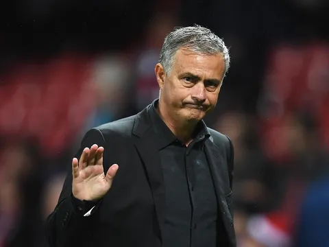 Không ai có thể đánh bại Mourinho vào... Chủ nhật