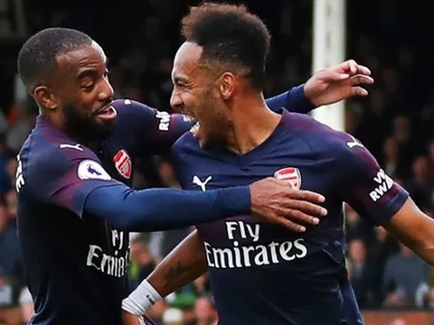 Không Cech, Sokratis, Arsenal dùng đội hình gì đấu Leicester?