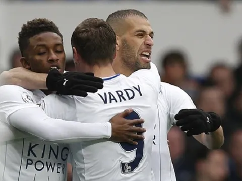 Không có chuyện Craig Shakespeare bị "đá ghế"