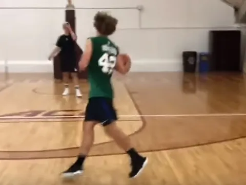 Không đá bóng, Griezmann hoàn toàn có thể thành VĐV bóng rổ