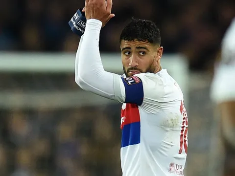 Không được qua Liverpool, Nabil Fekir buồn như "đưa đám"