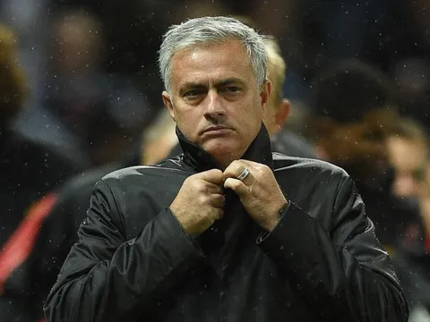 Không được tăng lương, Jose Mourinho vẫn gia hạn hợp đồng với Man Utd