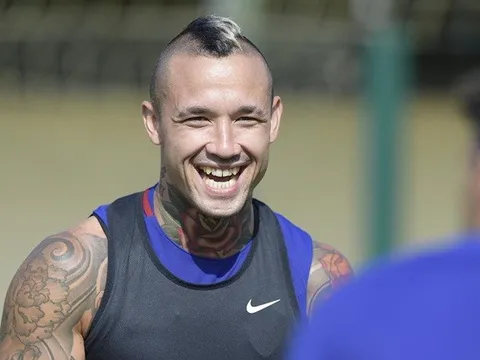 Không lên tuyển, Nainggolan 'quẩy' hết mình tại sân tập Roma