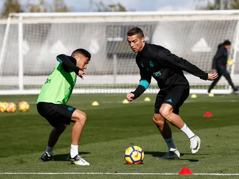 Không lên tuyển, Ronaldo & Bale 'quẩy' nát sân tập Real Madrid