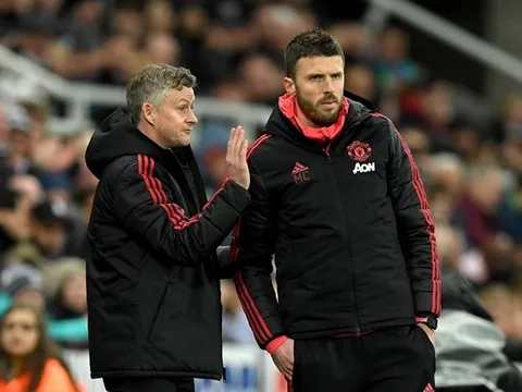 'Không như Mourinho, Solskjaer thích để các trợ lý hành sự'