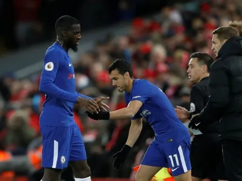 Không thể thắng Liverpool, fan Chelsea trút giận vào Bakayoko