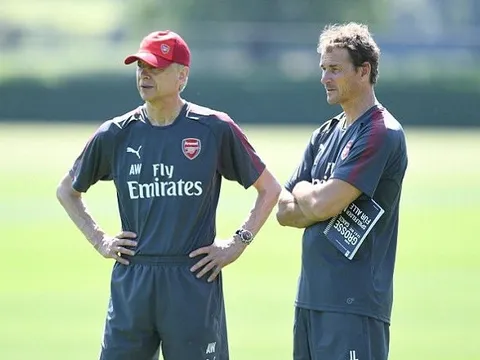 KHỦNG HOẢNG tại Arsenal: Không có Wenger, Sanchez đã bị Jens "khùng" đánh sấp mặt