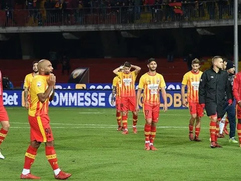 Kỉ lục của Man Utd bị... Benevento phá vỡ sau gần 100 năm