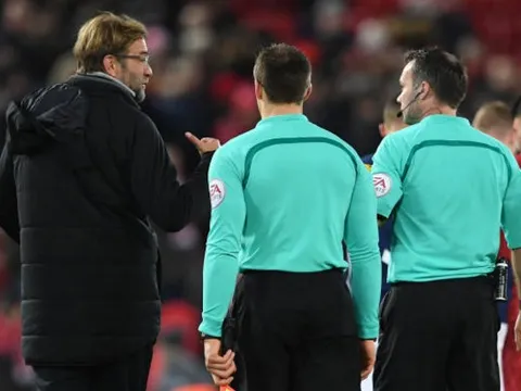 Klopp 'bám riết' trọng tài vì Liverpool bị từ chối bàn thắng