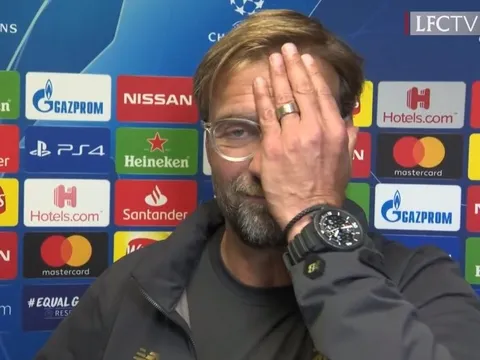 Klopp cũng bị cuốn theo trào lưu sát thủ 'độc nhãn' của Firmino