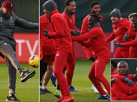 Klopp làm điều chọc cười các cầu thủ Liverpool trên sân tập