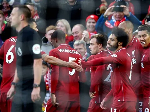 Klopp lần đầu nói về vẻ mặt 'đưa đám' khi ghi bàn của Salah
