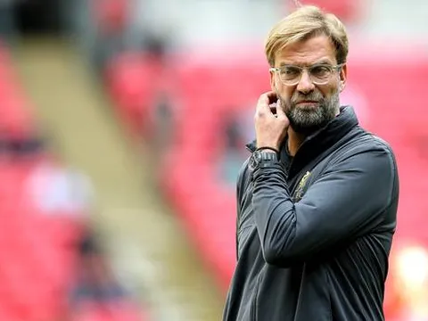Klopp lôi cả... vợ ra để chấn chỉnh thái độ của Salah và Mane