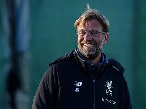 Klopp trở về từ bệnh viện: Bản lĩnh kẻ dẫn đầu