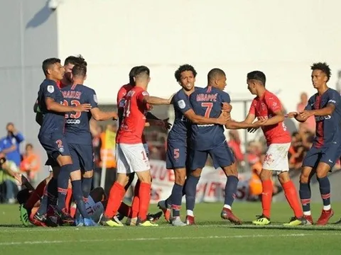 Mbappe bị đề nghị cấm thi đấu 5 trận do đánh người
