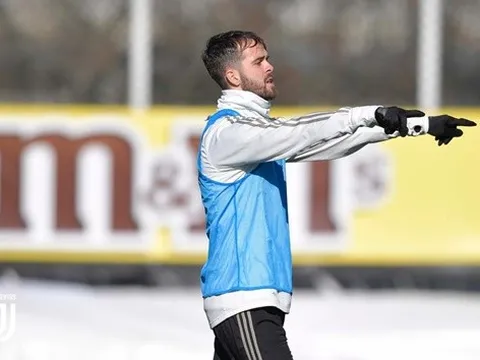 Ronaldo vắng mặt ngày Juve điên cuồng tập luyện