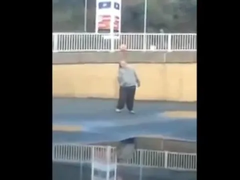 Kỹ năng chơi bóng điêu luyện của chàng béo nặng cả 100Kg