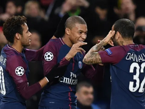 Kylian Mbappe liên tục làm khổ hàng thủ Monaco