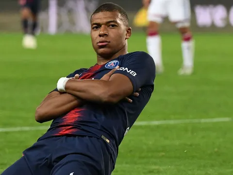 Xavi giải thích vì sao Mbappe chưa thể so sánh với Messi và Ronaldo
