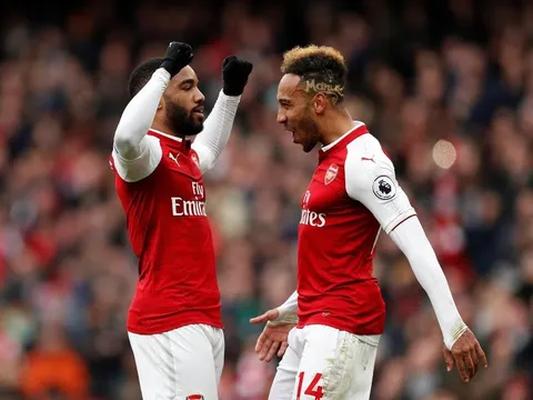 Lacazette cảnh báo fan Arsenal đừng tiếp tục làm điều này với Aubameyang