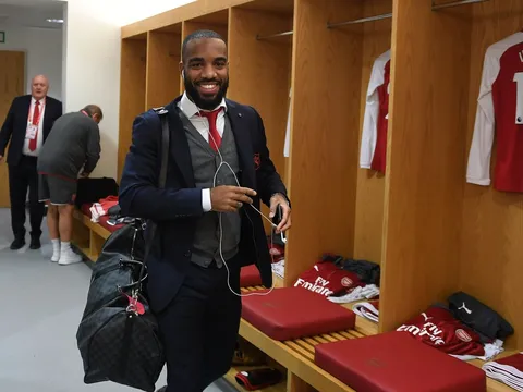 Lacazette tươi như hoa, làm tất cả sửng sốt