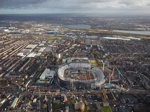 Lại tung ảnh sân mới, Tottenham khiến CĐV háo hức