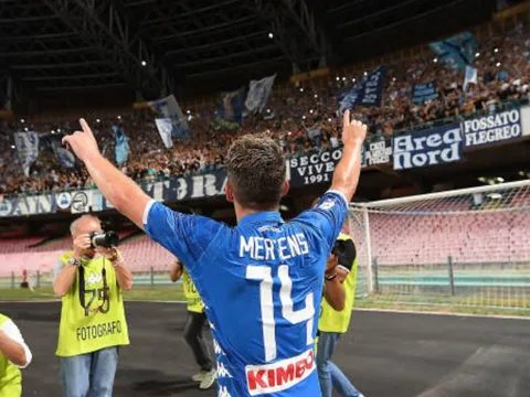 Lại tung chiêu cũ, Napoli quyết không để Juventus bỏ rơi